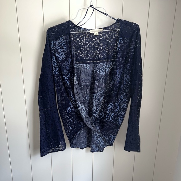 Love Stitch boho lace sleeve wrap crop top - Picture 2 of 12